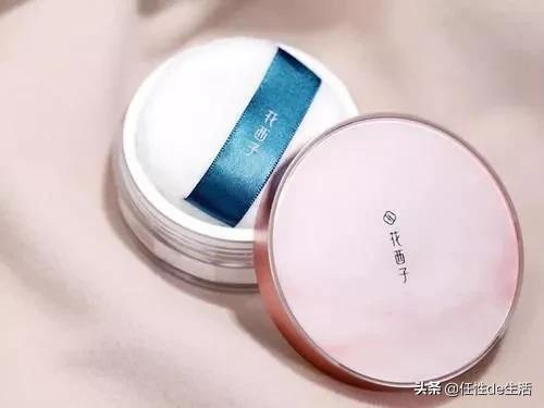 鞠婧祎最新口红流行趋势，小巷深处的彩妆探索