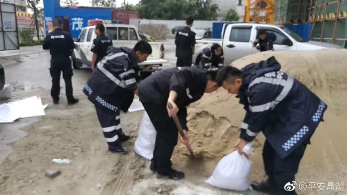 苍溪警察水中冒险，救人落水探寻内心平静的奥秘