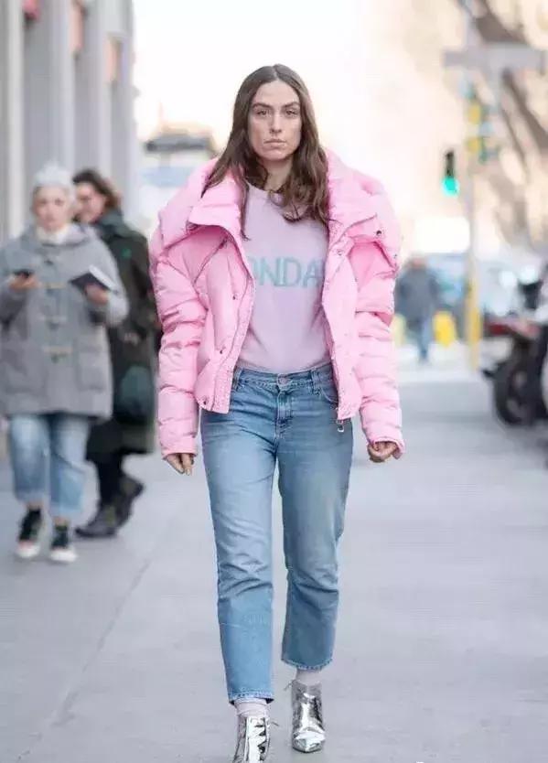 科技革新引领轻薄羽绒服新定义,温暖时尚新选择