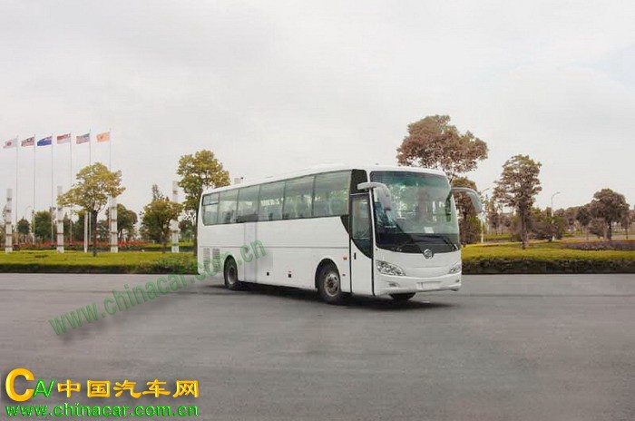 亚星客车最新动态，驶向自然，心灵宁静之旅