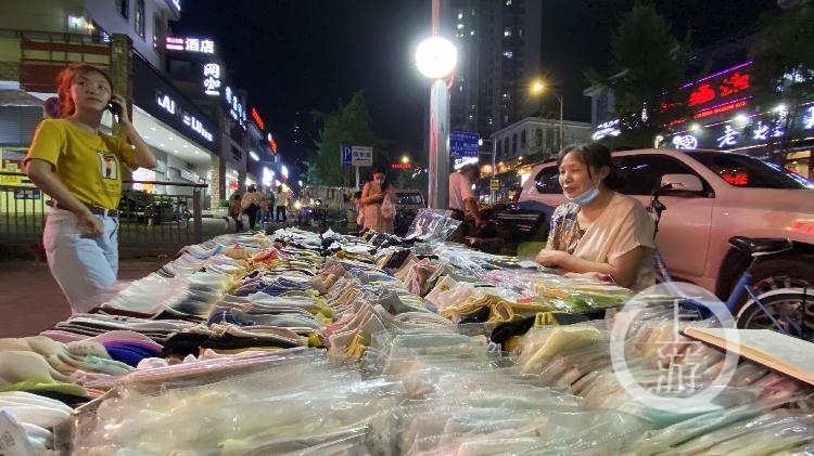 领略独特街头风情，最新地摊文化探秘